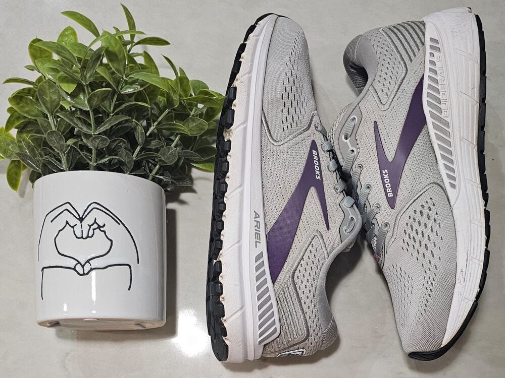 Brooks Ariel 20 Womens Size 8 Wide Gray Purple Support Running Shoes 1203151D009